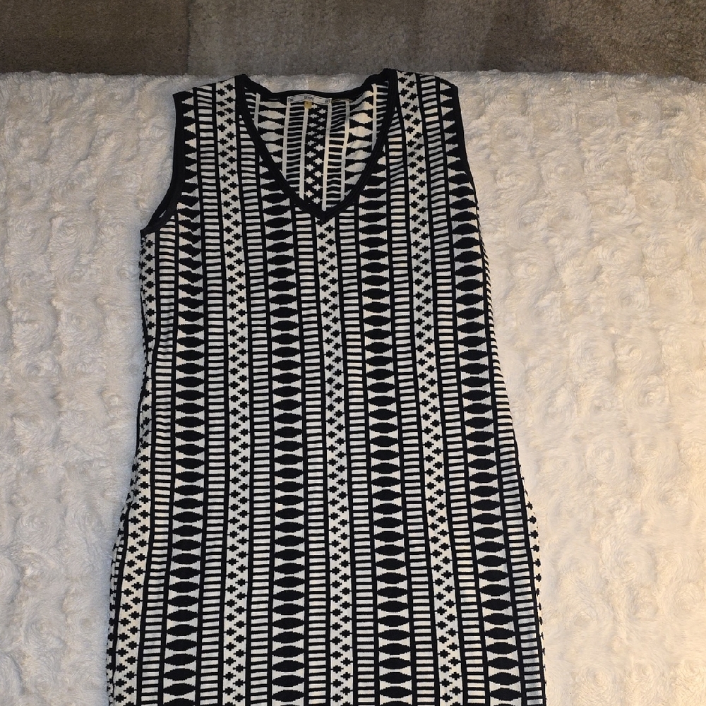 Sioni Black and Cream Geometric Midi Dress